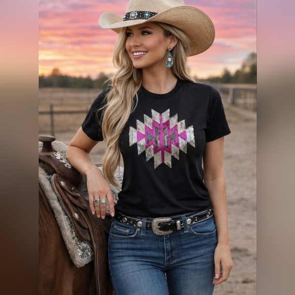 Sterling Kreek Tops - NWT Stwrling Kreek Black Graphic Tee with Pink and Silver Sequins Size Small